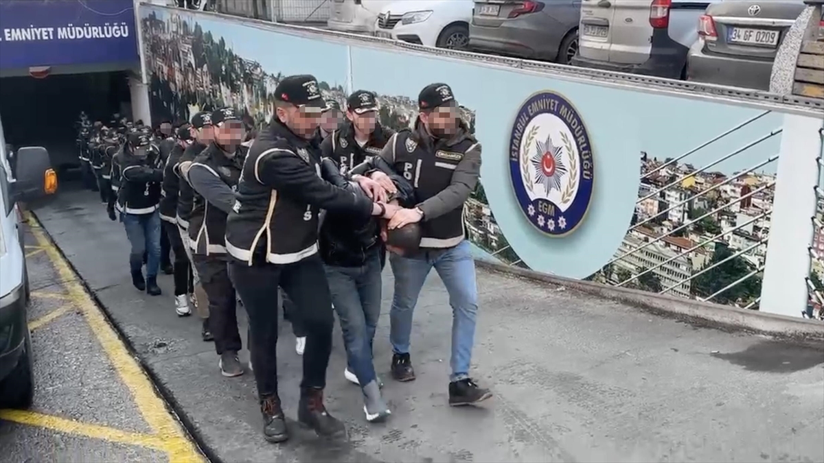 İstanbul’da bu yıl organize suç örgütlerine yönelik soruşturmalarda 700 şüpheli tutuklandı İstanbul’da bu yıl organize suç örgütlerine yönelik soruşturmalarda 700 şüpheli tutuklandı