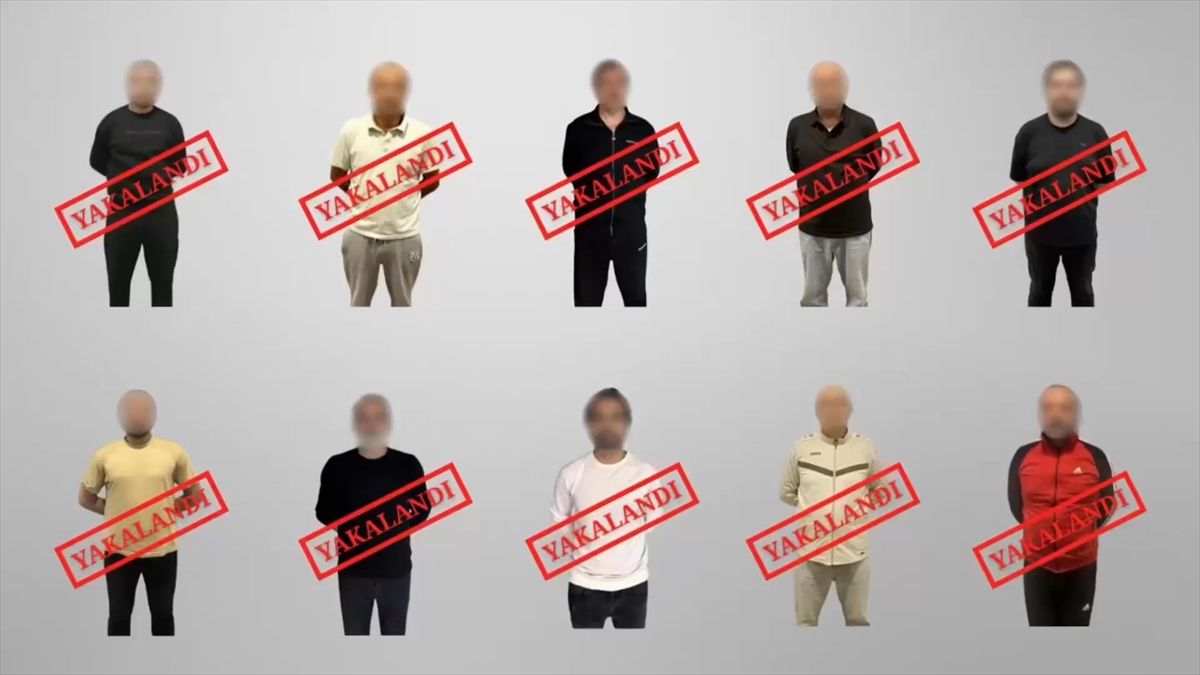 Kırmızı bültenle ve ulusal seviyede aranan 10 suçlu Türkiye’ye getirildi Kırmızı bültenle ve ulusal seviyede aranan 10 suçlu Türkiye’ye getirildi