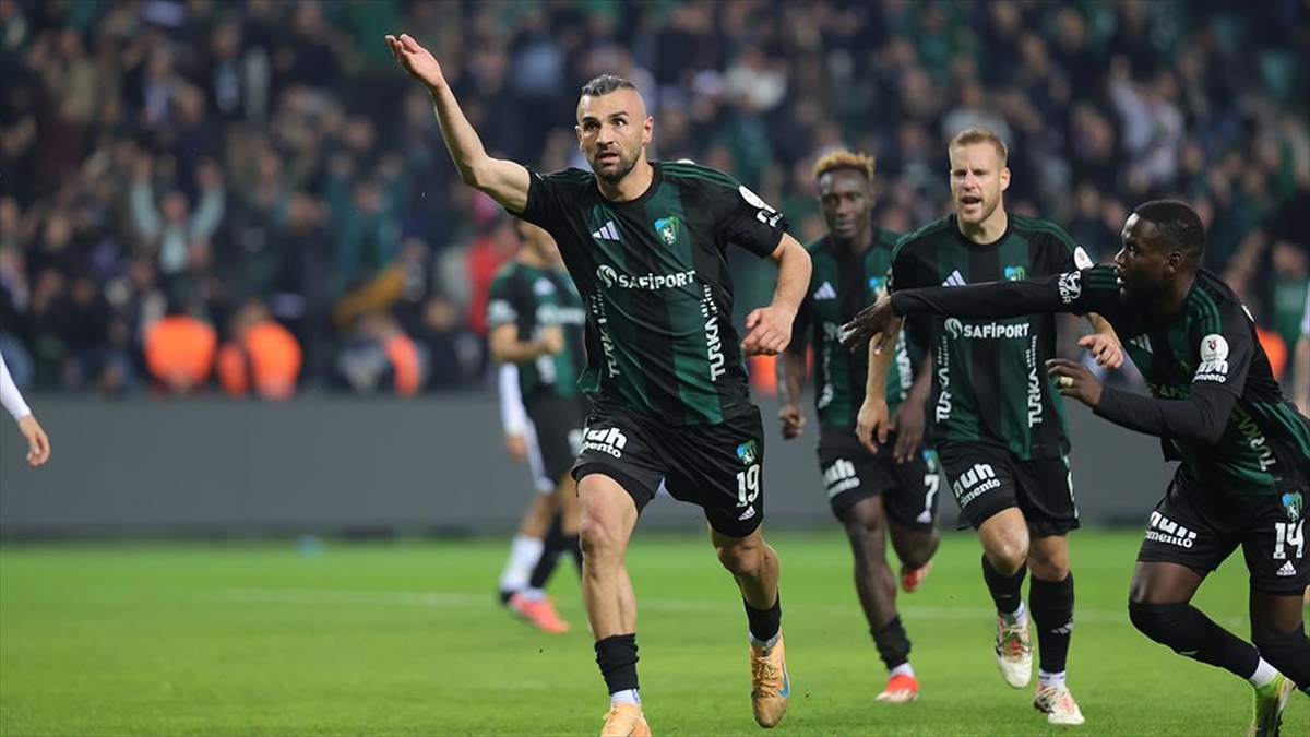 Kocaelispor sahasında Alanyaspor’u 2-0 yendi Kocaelispor sahasında Alanyaspor’u 2-0 yendi