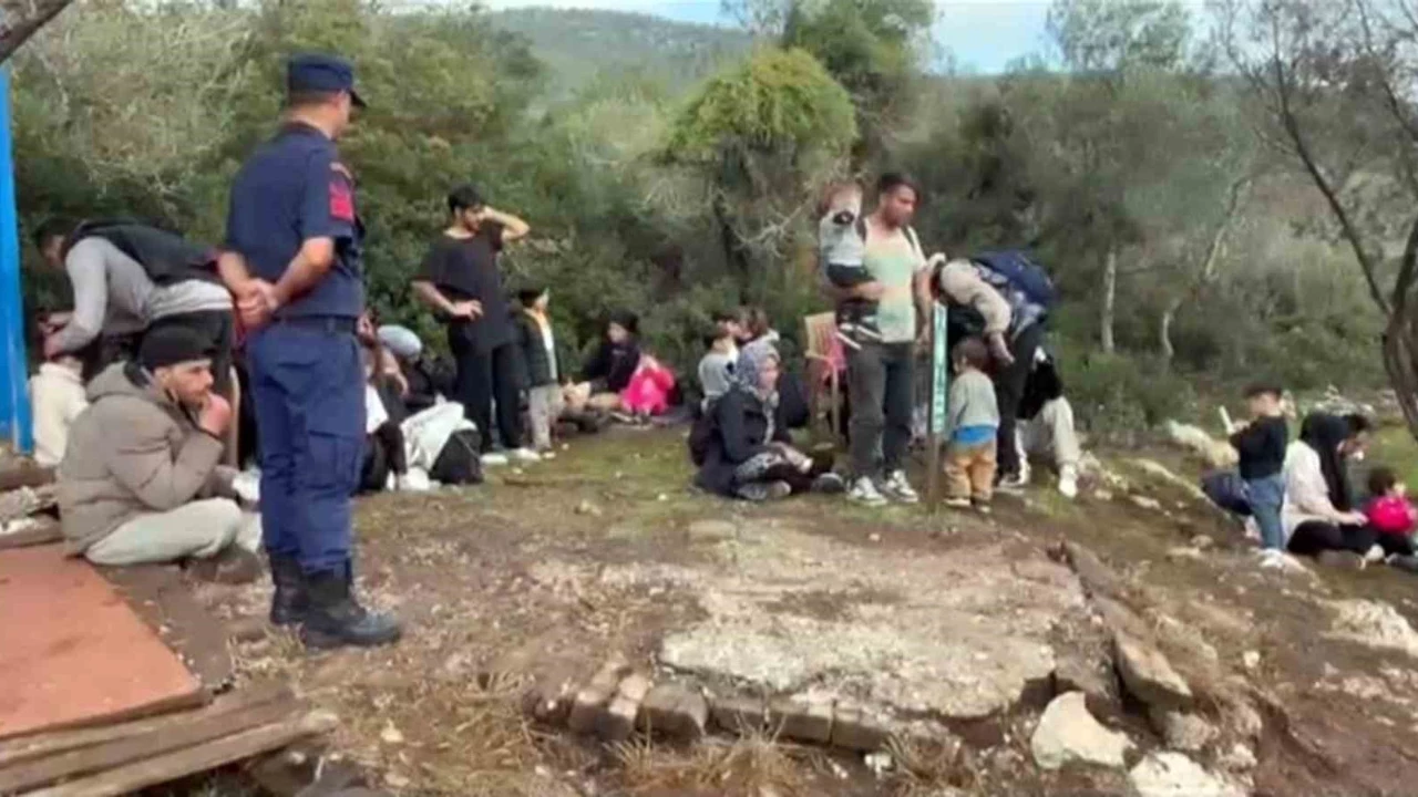 Milas’ta 33’ü çocuk, 74 kaçak göçmen yakalandı Milas’ta 33’ü çocuk, 74 kaçak göçmen yakalandı
