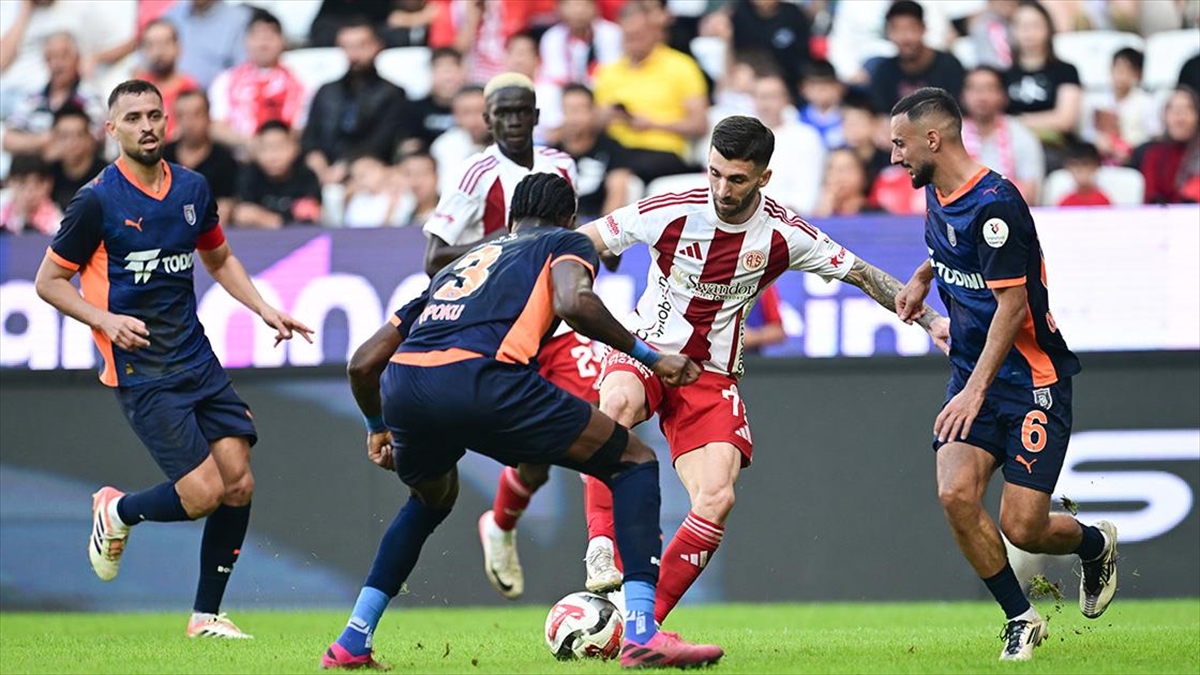 RAMS Başakşehir, deplasmanda Hesap.com Antalyaspor’u 4-0 yendi RAMS Başakşehir, deplasmanda Hesap.com Antalyaspor’u 4-0 yendi