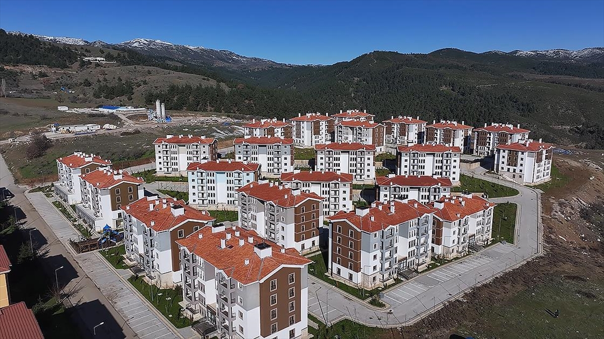 Sektör temsilcileri Yüzyılın Konut Projesi’ni değerlendirdi Sektör temsilcileri Yüzyılın Konut Projesi’ni değerlendirdi