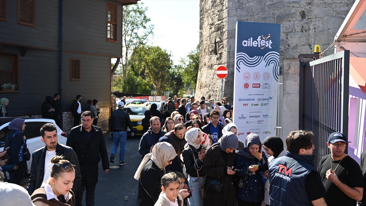 Yedikule Hisarı’ndaki “Aile Festivali” 180 bini aşkın ziyaretçiyi ağırladı Yedikule Hisarı’ndaki “Aile Festivali” 180 bini aşkın ziyaretçiyi ağırladı