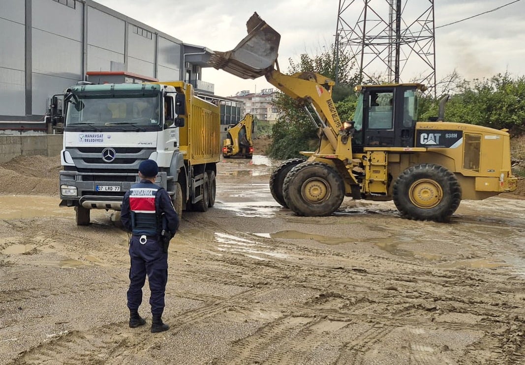  Jandarma sahilde gece gündüz nöbet tutmaya başladı