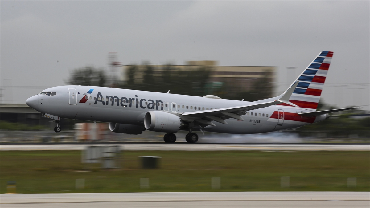 ABD’de hükümetin kapalı olmasından dolayı 1700’den fazla uçuş iptal edildi