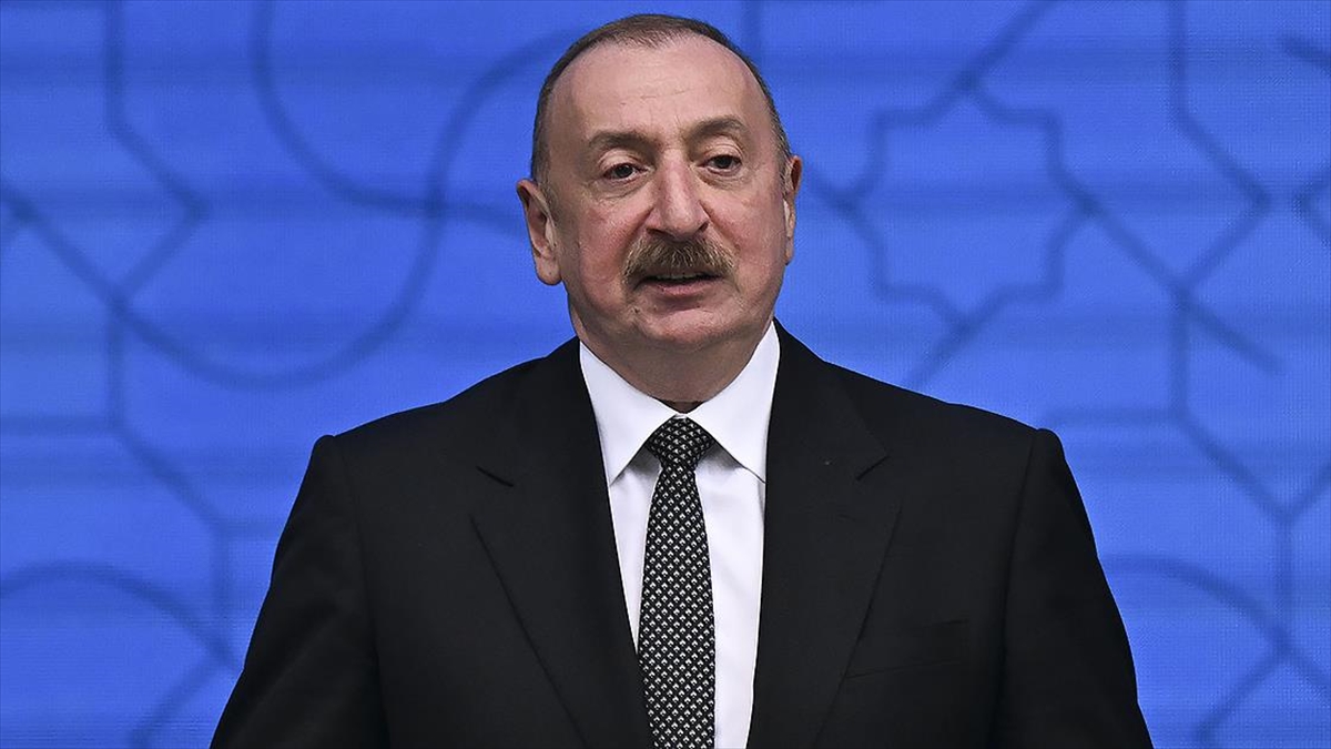 Aliyev: Erdoğan’ın ‘Azerbaycan yalnız değildir’ sözü tüm dünyaya mesajdı. Azerbaycan bu desteği hiçbir zaman unutmayacak Aliyev: Erdoğan’ın ‘Azerbaycan yalnız değildir’ sözü tüm dünyaya mesajdı. Azerbaycan bu desteği hiçbir zaman unutmayacak
