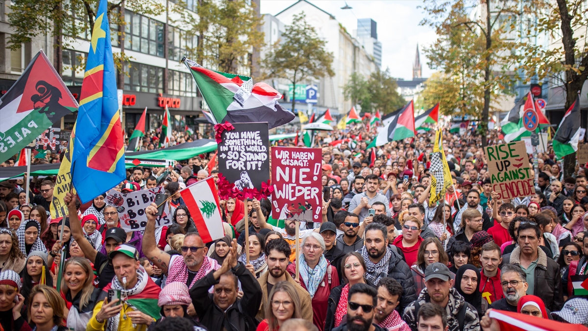 Almanların yüzde 82’sinin İsrail’in Gazze saldırılarına verilen askeri desteğe karşı olduğu belirlendi