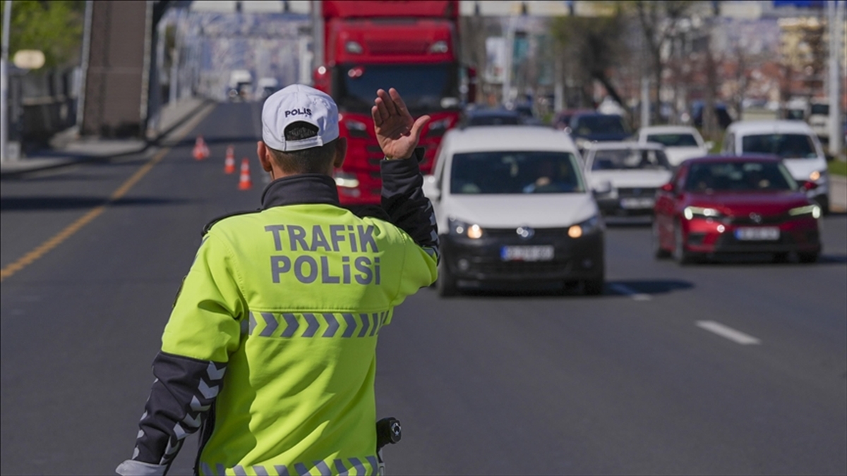 Ankara’da yarın bazı yollar trafiğe kapatılacak Ankara’da yarın bazı yollar trafiğe kapatılacak