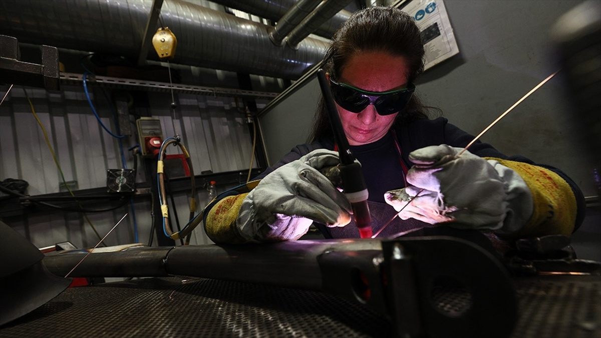 Bakan Işıkhan: 2024 yılından bugüne kadar 92 bin 446 kadın iş hayatına kazandırıldı Bakan Işıkhan: 2024 yılından bugüne kadar 92 bin 446 kadın iş hayatına kazandırıldı