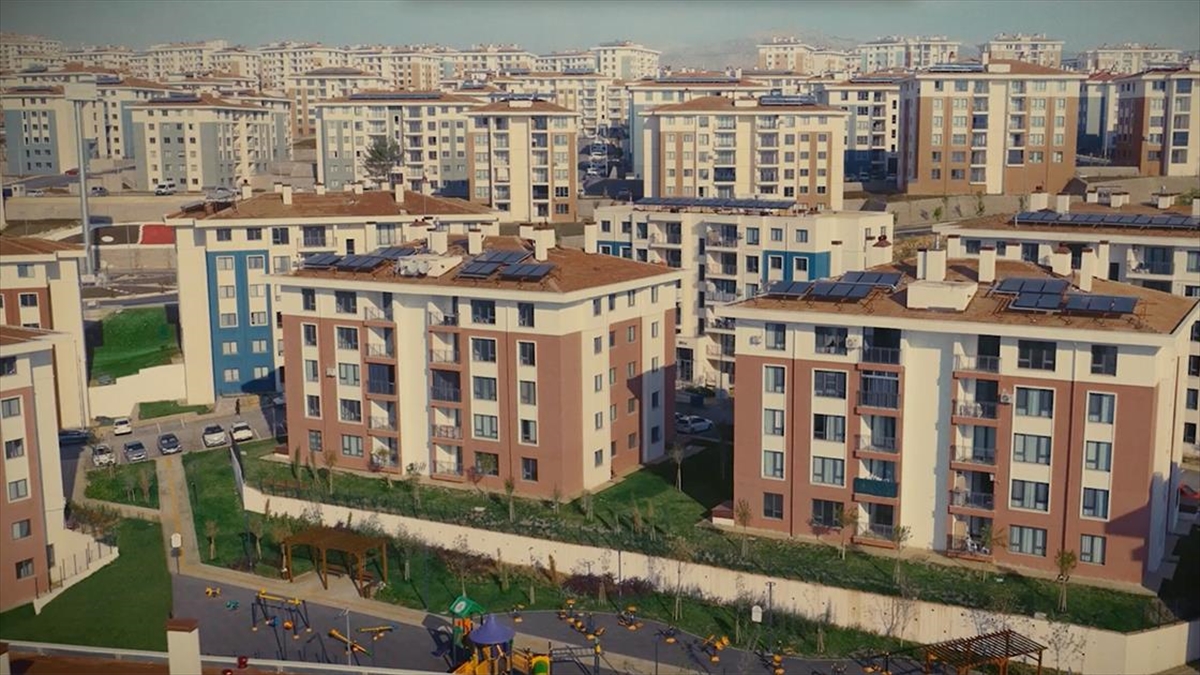 Bakan Kurum’dan deprem bölgesinde yapımı tamamlanan 350 bininci konuta ilişkin paylaşım