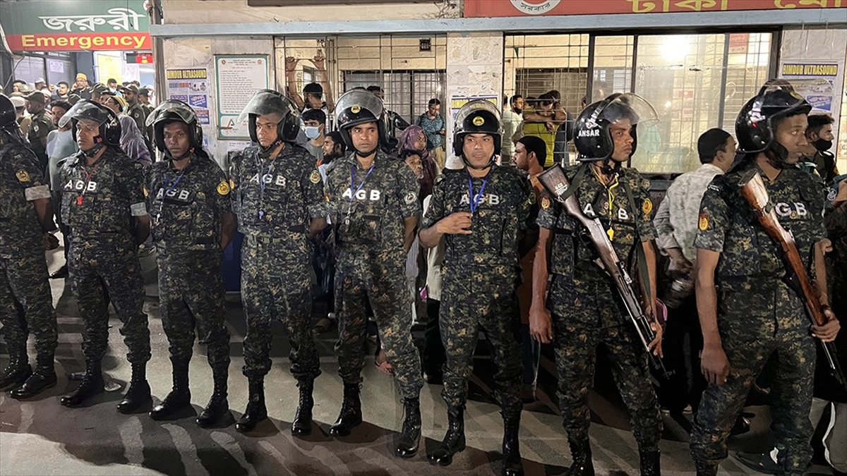 Bangladeş’in başkenti Dakka’da çok sayıda patlama meydana geldi