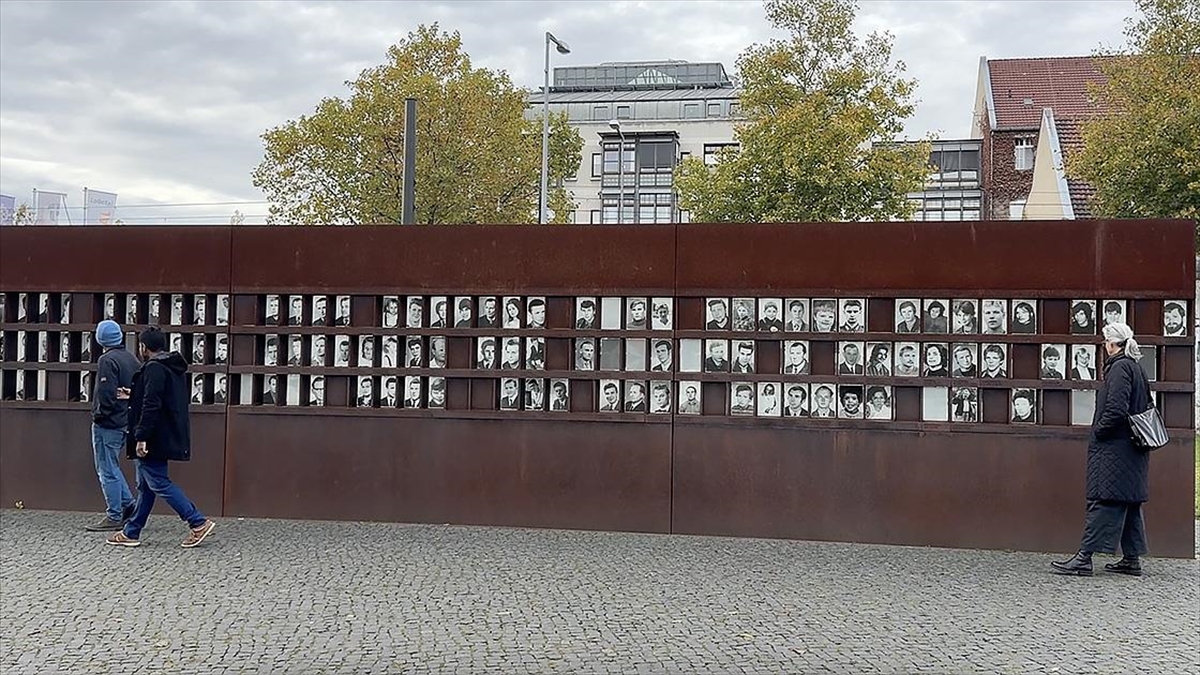 Berlin Duvarı’nın yıkılışının üzerinden 36 yıl geçti Berlin Duvarı’nın yıkılışının üzerinden 36 yıl geçti