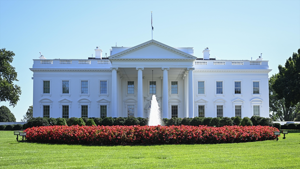 Beyaz Saray’ın eyaletlerin yapay zeka yasalarına karşı dava açılması için kararname hazırladığı iddia edildi Beyaz Saray’ın eyaletlerin yapay zeka yasalarına karşı dava açılması için kararname hazırladığı iddia edildi