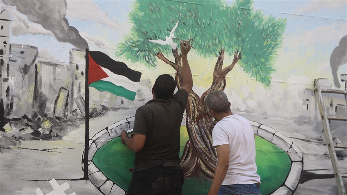 BM İklim Zirvesi sürerken, Gazze’de İsrail’in uyguladığı ekokırım duvar resmiyle anlatıldı