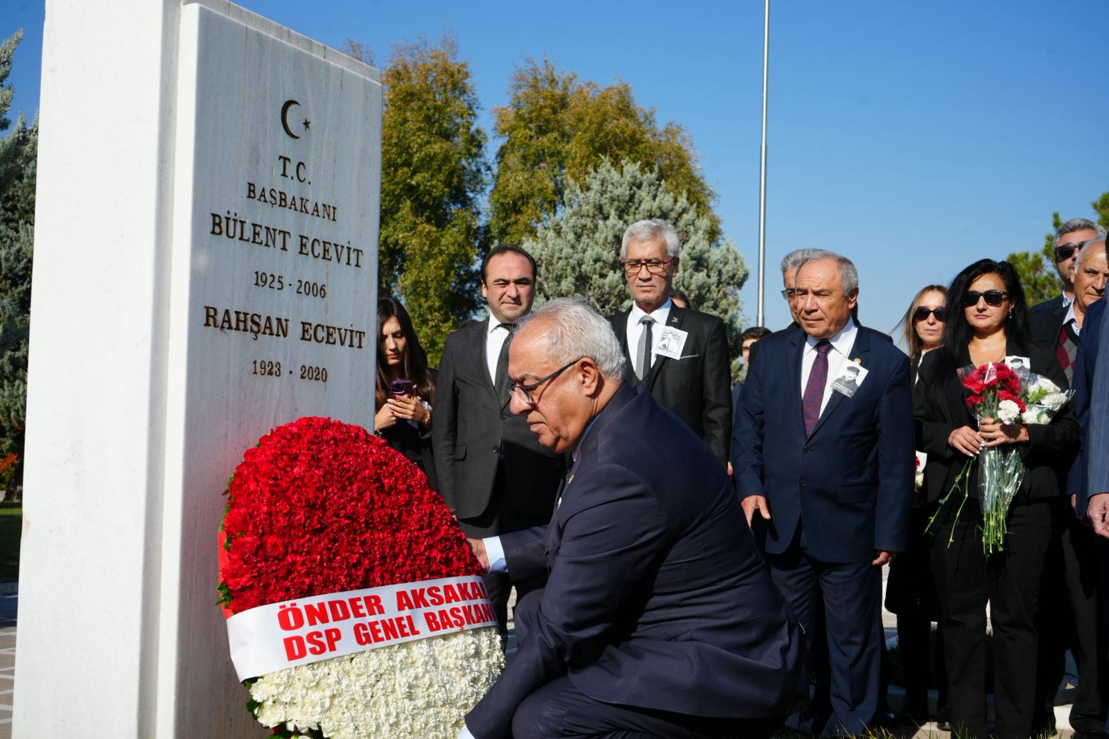 DSP Genel Başkanı Aksakal, vefatının 19. yılında Bülent Ecevit’in kabrini ziyaret etti… DSP Genel Başkanı Aksakal, vefatının 19. yılında Bülent Ecevit’in kabrini ziyaret etti…
