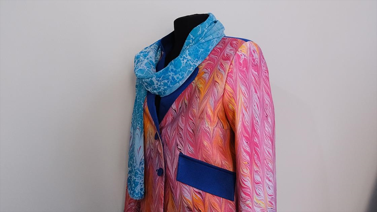 Çorum’da eskiyen kıyafetler ebru desenleriyle yenileniyor Çorum’da eskiyen kıyafetler ebru desenleriyle yenileniyor