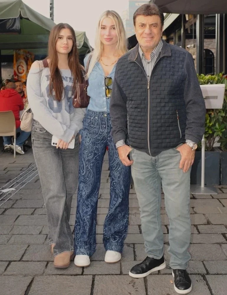 Coşkun Sabah’ın kızları güzellikleriyle hayran bıraktı Coşkun Sabah’ın kızları güzellikleriyle hayran bıraktı