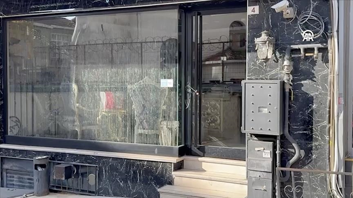 Fatih’te 2 çocuk ile annelerinin ardından baba da hayatını kaybetti Fatih’te 2 çocuk ile annelerinin ardından baba da hayatını kaybetti