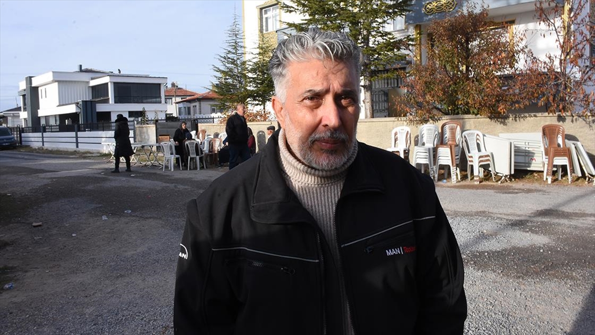 Fatih’te zehirlenme şüphesiyle oğlunu, gelinini ve iki torunu kaybeden babanın acısı dinmiyor