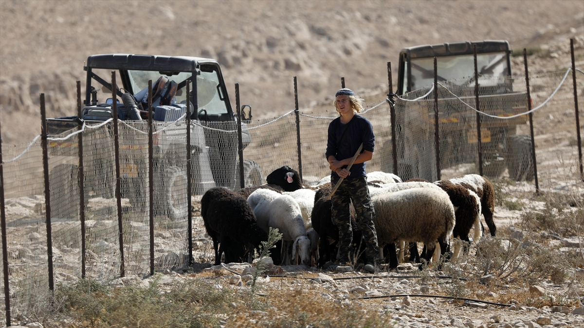 Filistin topraklarını gasbeden İsraillilerin Batı Şeria’da işlediği suçlardan sorumlu İsrailli 4 hareket Filistin topraklarını gasbeden İsraillilerin Batı Şeria’da işlediği suçlardan sorumlu İsrailli 4 hareket