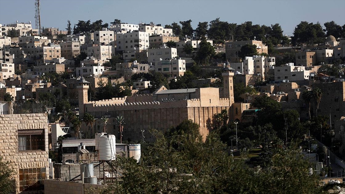 Filistinli yetkililer: İsrail’in Harem-i İbrahim Camisi’nin denetim yetkilerine el koyması ihlal ve tehdittir Filistinli yetkililer: İsrail’in Harem-i İbrahim Camisi’nin denetim yetkilerine el koyması ihlal ve tehdittir