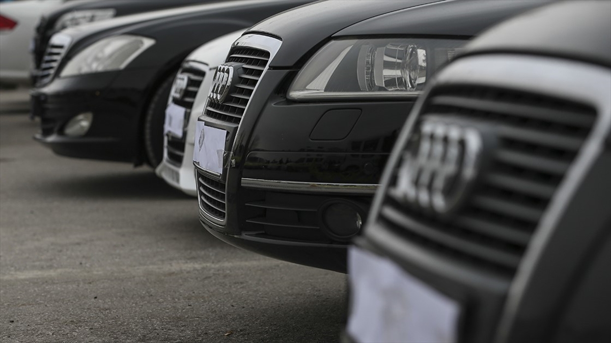 Gümrüklerde bu yıl kaçakçılık kapsamında değeri 1,7 milyar lirayı aşan 434 araç için adli işlem yapıldı Gümrüklerde bu yıl kaçakçılık kapsamında değeri 1,7 milyar lirayı aşan 434 araç için adli işlem yapıldı