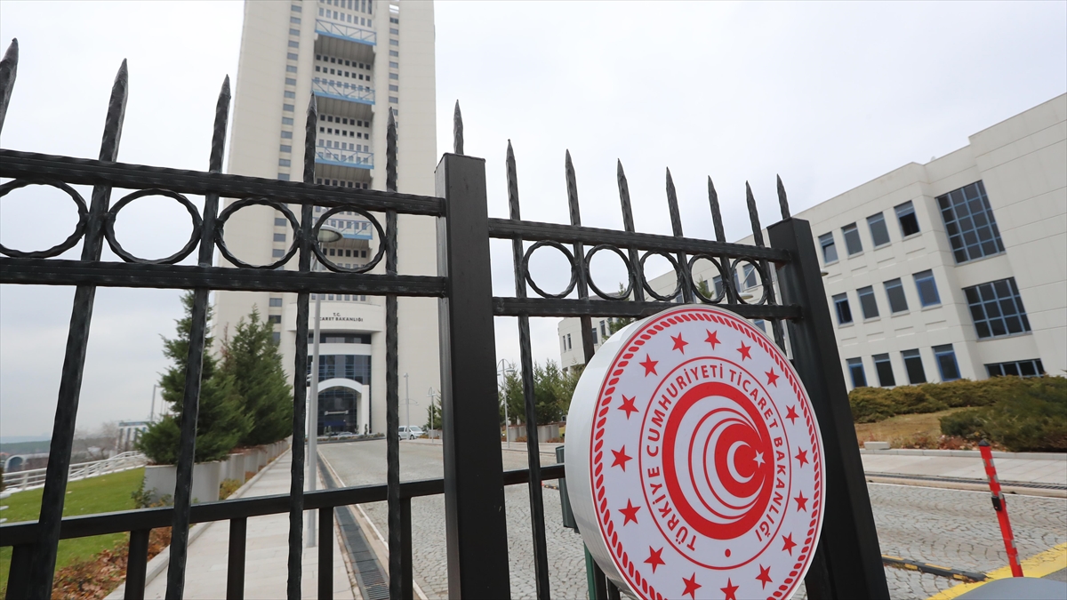 Gümrüklerde yerli plakalı taşıtların trafik sicil verileri anlık Ticaret Bakanlığı sistemlerine aktarılacak