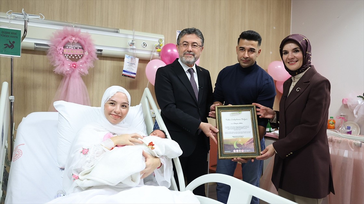 Her yeni doğan bebek ve yeni evli çift adına bir fidan Her yeni doğan bebek ve yeni evli çift adına bir fidan