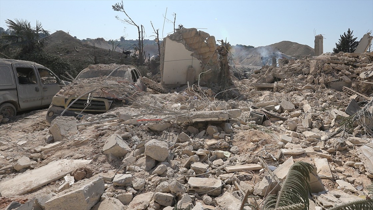 İsrail ordusu, Lübnan’ın güneyinde çok sayıda binayı yıktı