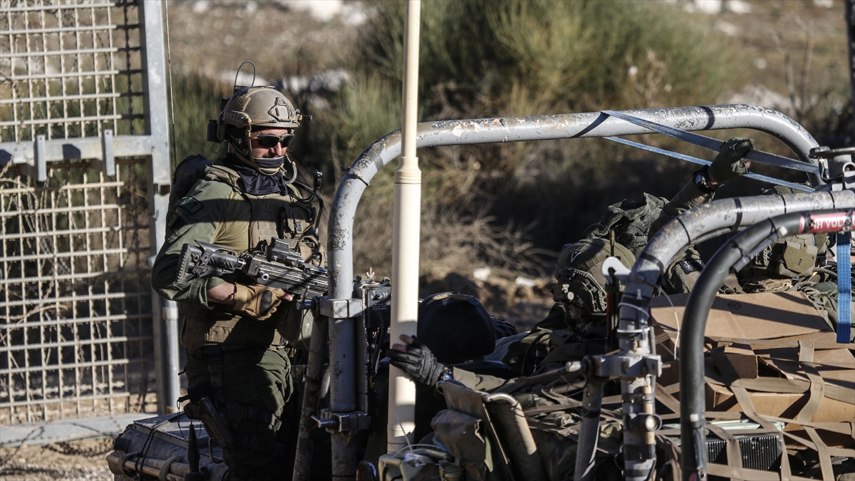 İsrail ordusu, Suriye’nin Kuneytra ilinde su hattı onarımını engelledi