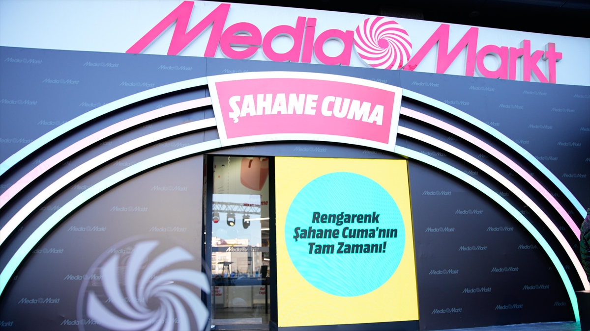 MediaMarkt Rengarenk Şahane Cuma kampanyasını “Branda Yırtma” etkinliğiyle başlattı MediaMarkt Rengarenk Şahane Cuma kampanyasını “Branda Yırtma” etkinliğiyle başlattı