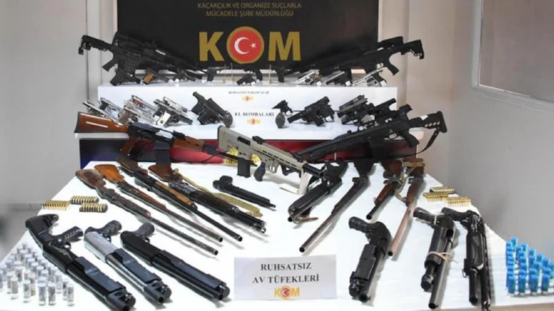 35 ilde ‘kaça silah ticareti’ operasyonu: Ele geçirilenler arasında yok yok! 35 ilde ‘kaça silah ticareti’ operasyonu: Ele geçirilenler arasında yok yok!