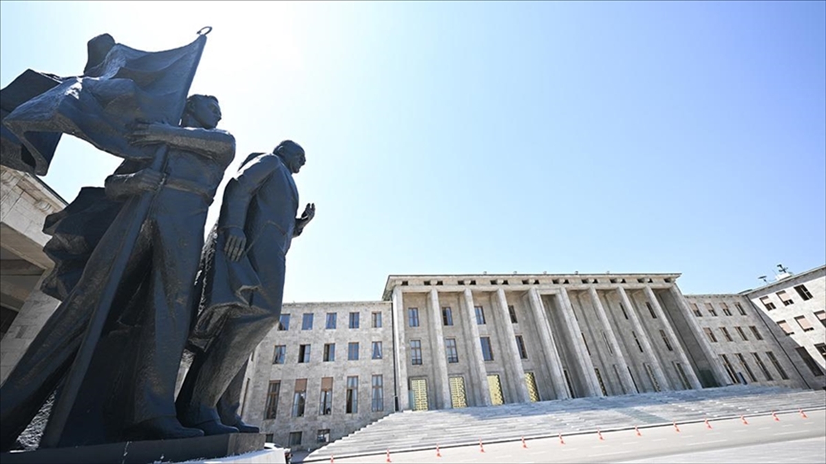 TBMM’nin ziyaretçi sayısı son 13 ayda 405 bine yaklaştı