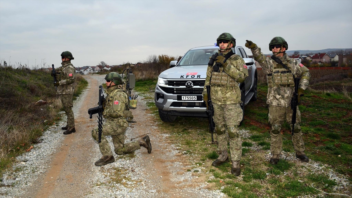 Türk askeri, Kosova’da devriye faaliyetlerine devam ediyor