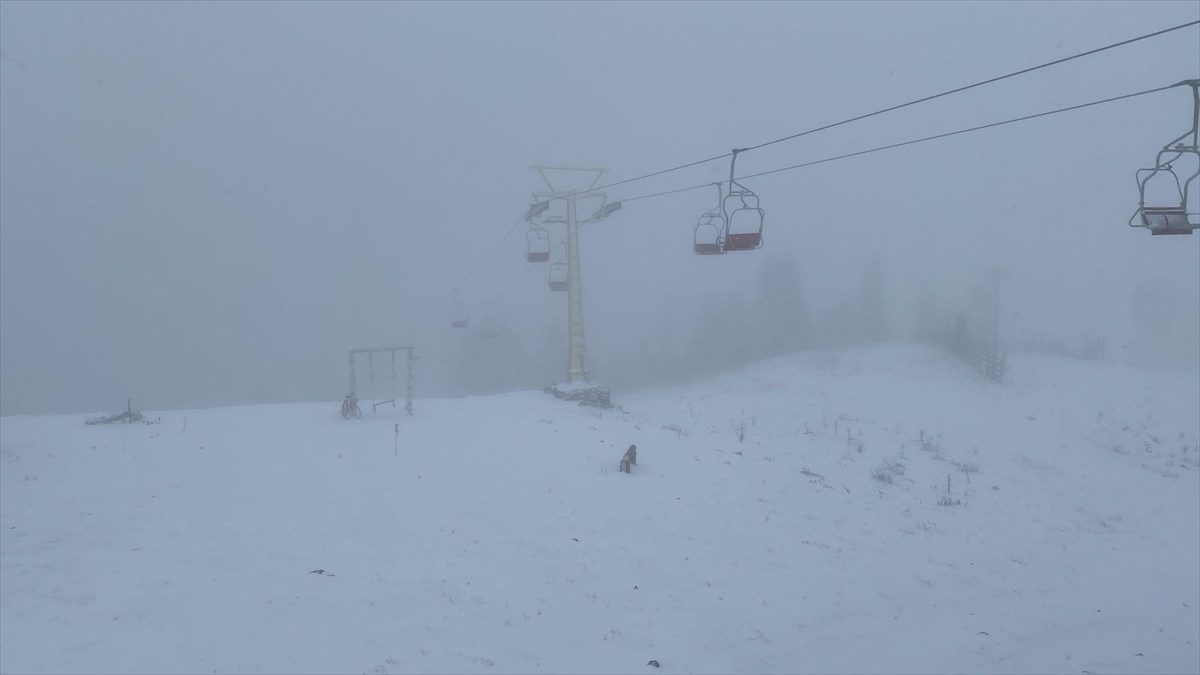 Uludağ’da kar yağışı etkili oluyor Uludağ’da kar yağışı etkili oluyor