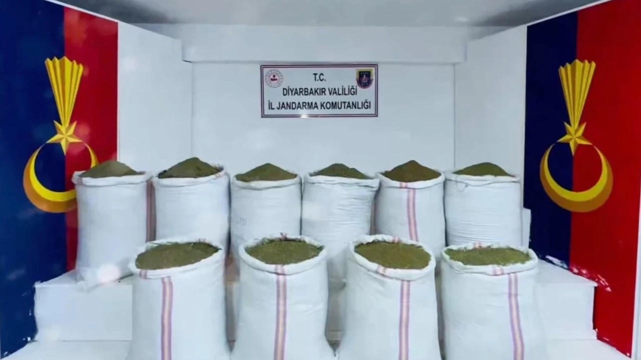 29 ilde uyuşturucu şebekelerine dev operasyon! Onlarca tutuklama 29 ilde uyuşturucu şebekelerine dev operasyon! Onlarca tutuklama