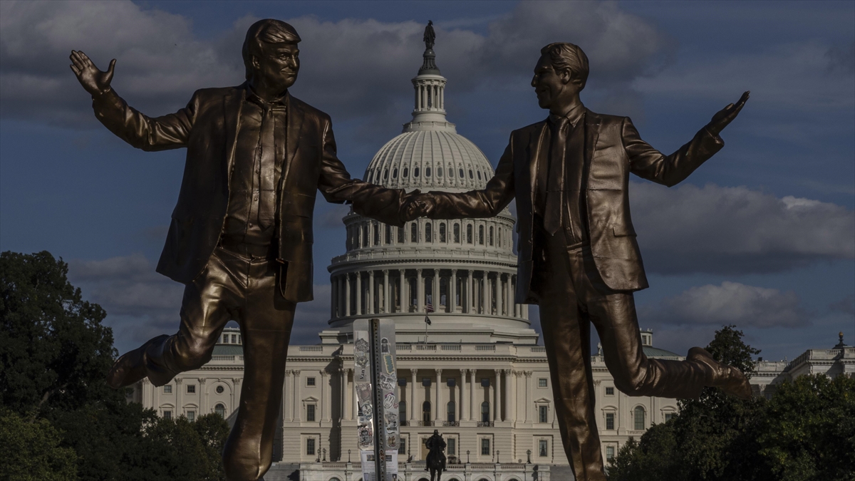 ABD’de, Epstein’in albümünden Başkan Trump’ın da yer aldığı 19 yeni fotoğraf paylaşıldı ABD’de, Epstein’in albümünden Başkan Trump’ın da yer aldığı 19 yeni fotoğraf paylaşıldı