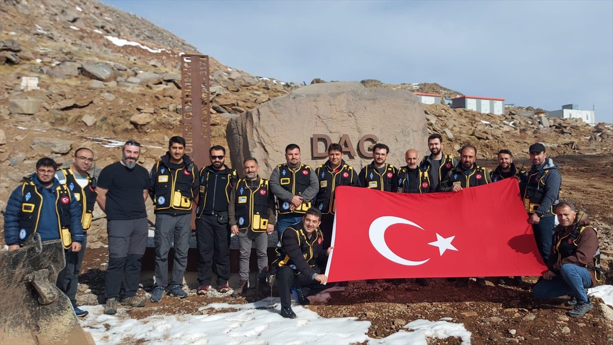 Afetlerde kesintisiz iletişim için akademisyen ve amatör telsizciler işbirliği yaptı Afetlerde kesintisiz iletişim için akademisyen ve amatör telsizciler işbirliği yaptı