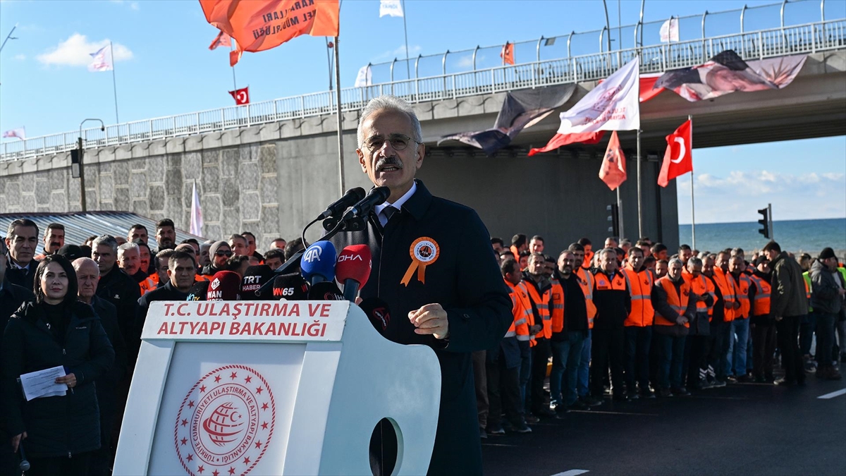 Bakan Uraloğlu: Türkiye Yüzyılı vizyonuyla yatırım, istihdam, üretim ve ihracat odaklı büyüme stratejimizi sürdürüyoruz Bakan Uraloğlu: Türkiye Yüzyılı vizyonuyla yatırım, istihdam, üretim ve ihracat odaklı büyüme stratejimizi sürdürüyoruz