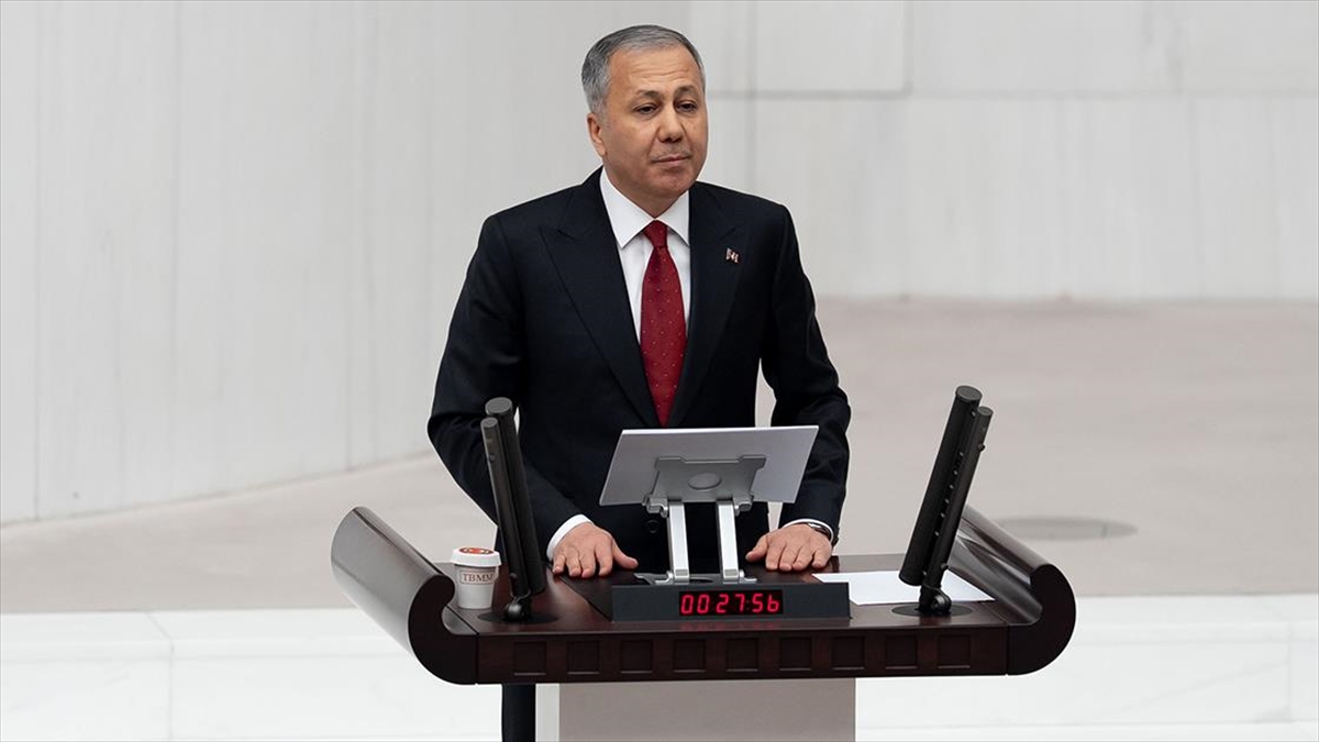 Bakan Yerlikaya: 103 terör örgütü mensubu ikna yoluyla yurt dışından gelerek güvenlik güçlerimize teslim oldu Bakan Yerlikaya: 103 terör örgütü mensubu ikna yoluyla yurt dışından gelerek güvenlik güçlerimize teslim oldu