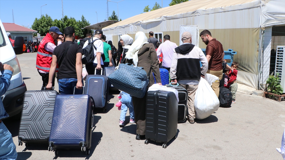 BM, gelecek yıl bir milyona yakın Suriyeli mültecinin daha ülkesine döneceğini tahmin ediyor