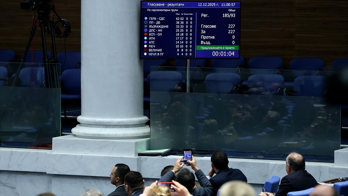 Bulgaristan’da Başbakan Jelyazkov hükümetinin istifası Parlamentoda onaylandı