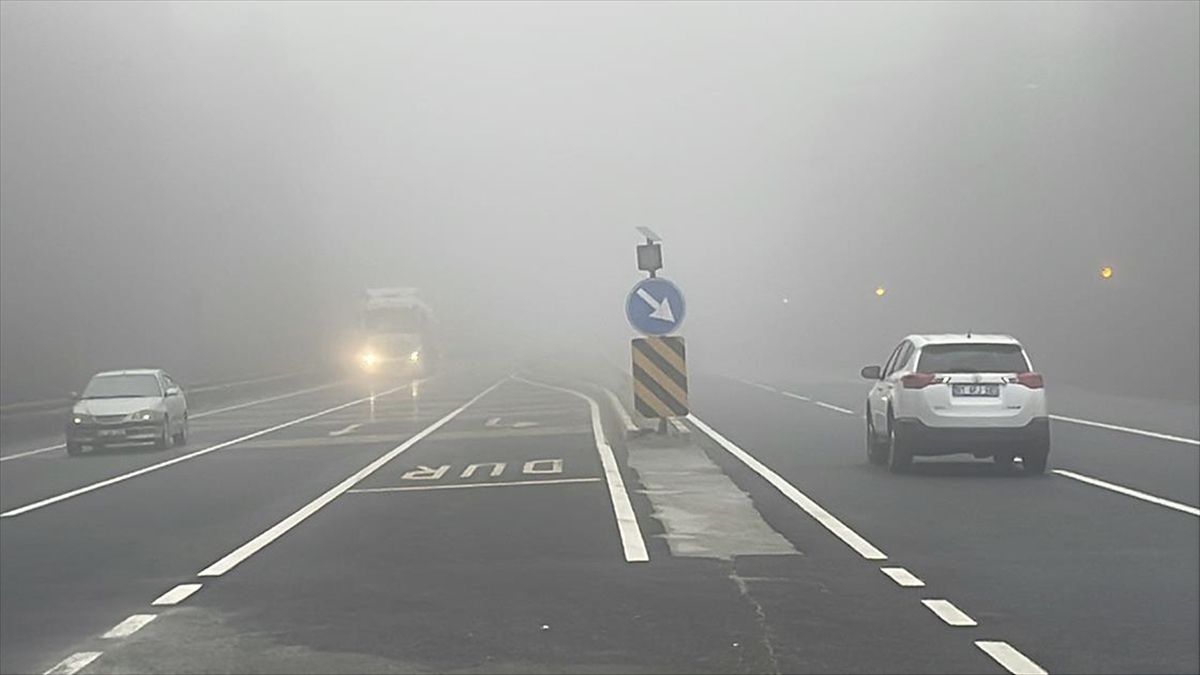 D-100 kara yolunun Bolu Dağı geçişinde sis etkili oldu