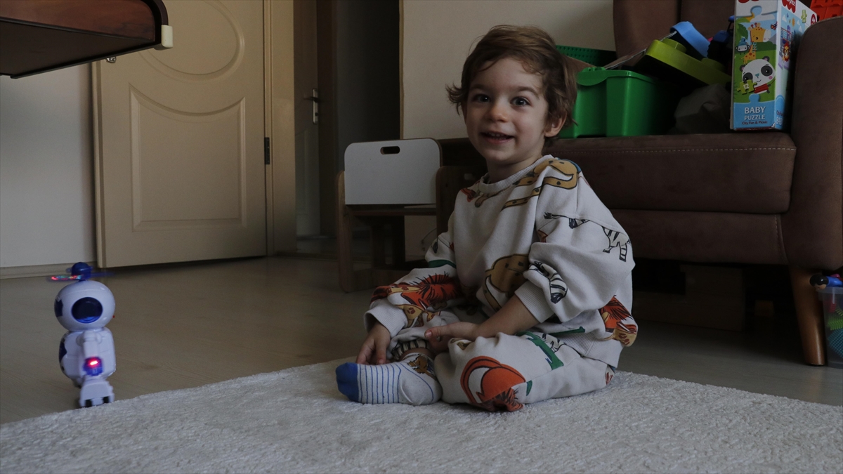 DMD hastası Uras Ege’nin ailesi, çocuklarının akranlarıyla oynayabileceği günler için mücadele ediyor