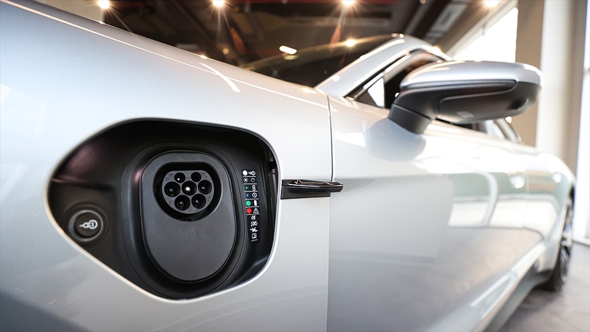 Dünyada bu yıl elektrikli araç satışları 18,5 milyona ulaştı Dünyada bu yıl elektrikli araç satışları 18,5 milyona ulaştı