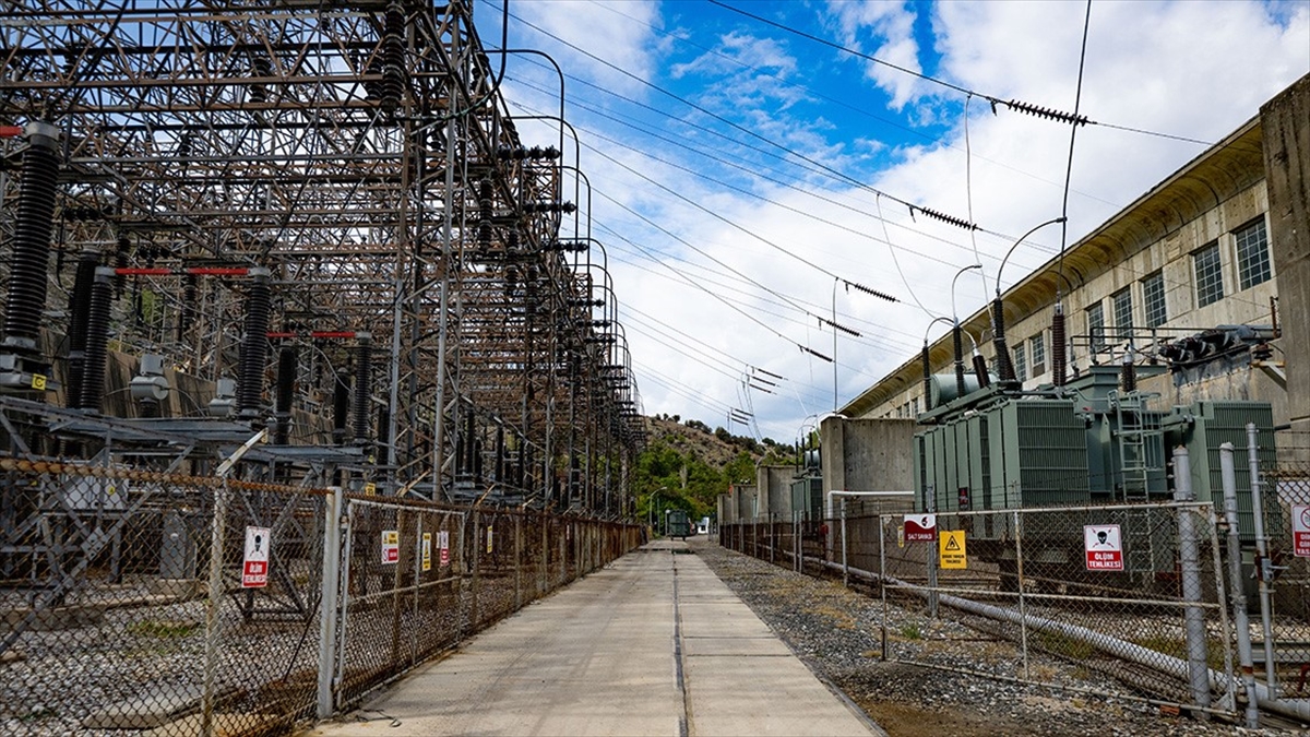 Elektrik santrallerine 1,4 milyar liralık kapasite mekanizması desteği Elektrik santrallerine 1,4 milyar liralık kapasite mekanizması desteği