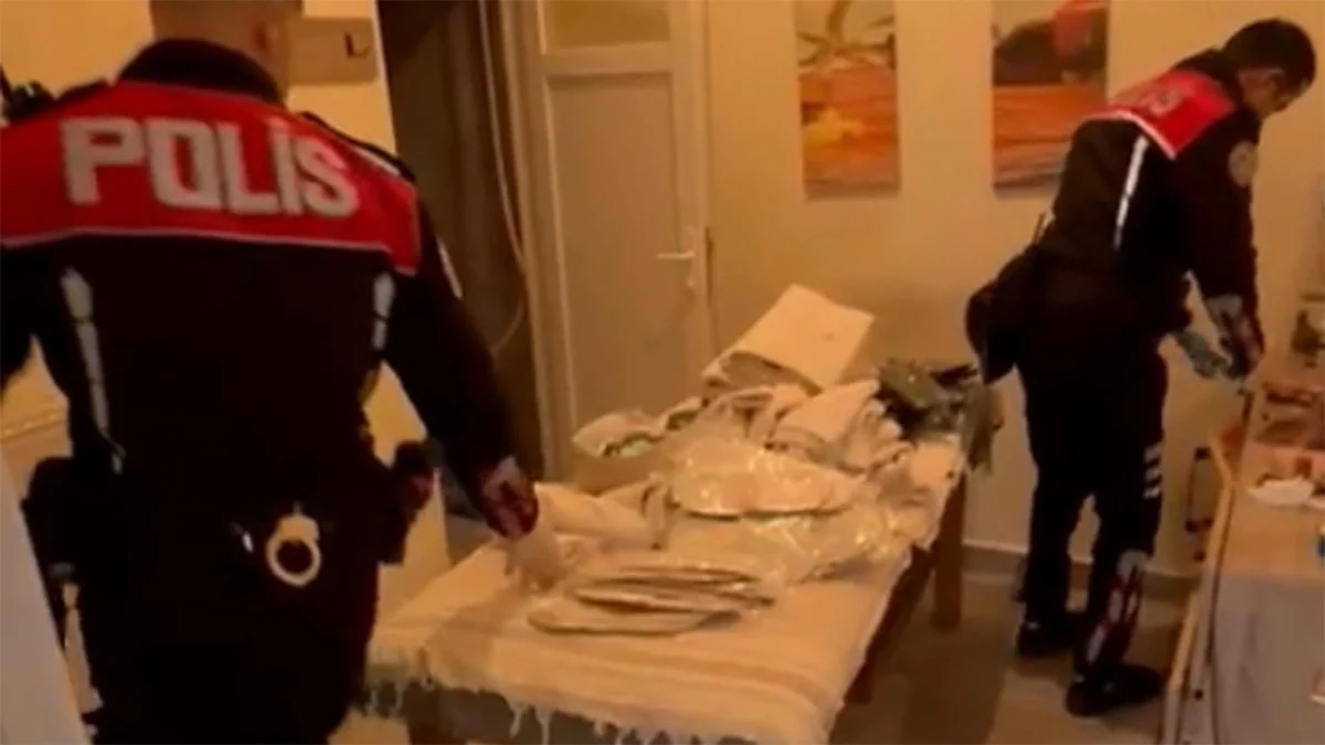 Fuhuş baskınında akılalmaz yöntem böyle ortaya çıkarıldı Fuhuş baskınında akılalmaz yöntem böyle ortaya çıkarıldı