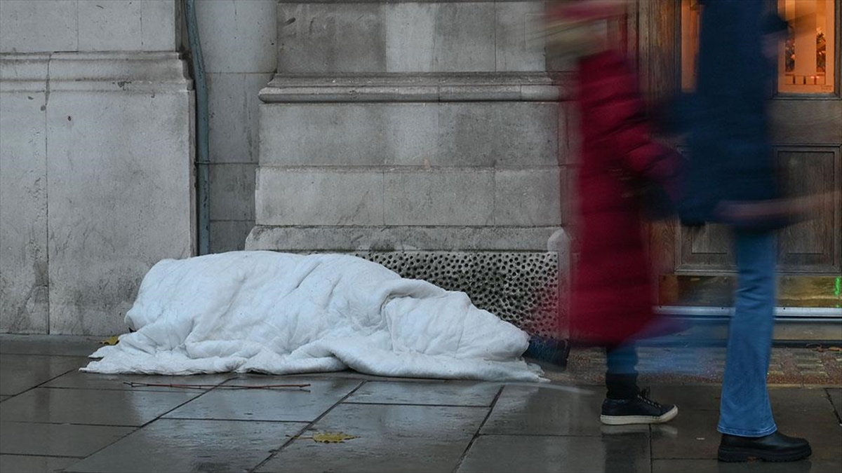 İngiltere’de evsizlerin sayısı son bir yılda yüzde 8 artarak 382 bini geçti