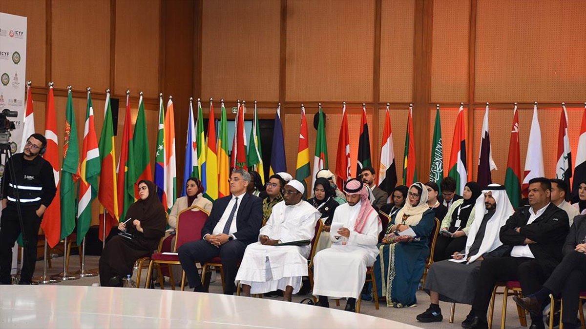 İslam ülkelerinden gençler demokrasi, barış ve güvenliği konuşmak için Fas’ta buluştu İslam ülkelerinden gençler demokrasi, barış ve güvenliği konuşmak için Fas’ta buluştu