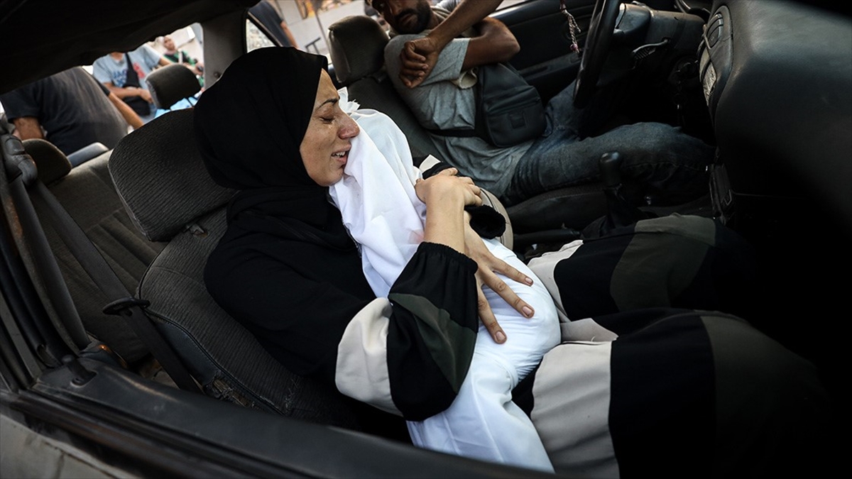 İsrail ordusu, ateşkese rağmen Gazze’ye saldırılar düzenlemeye devam ediyor İsrail ordusu, ateşkese rağmen Gazze’ye saldırılar düzenlemeye devam ediyor